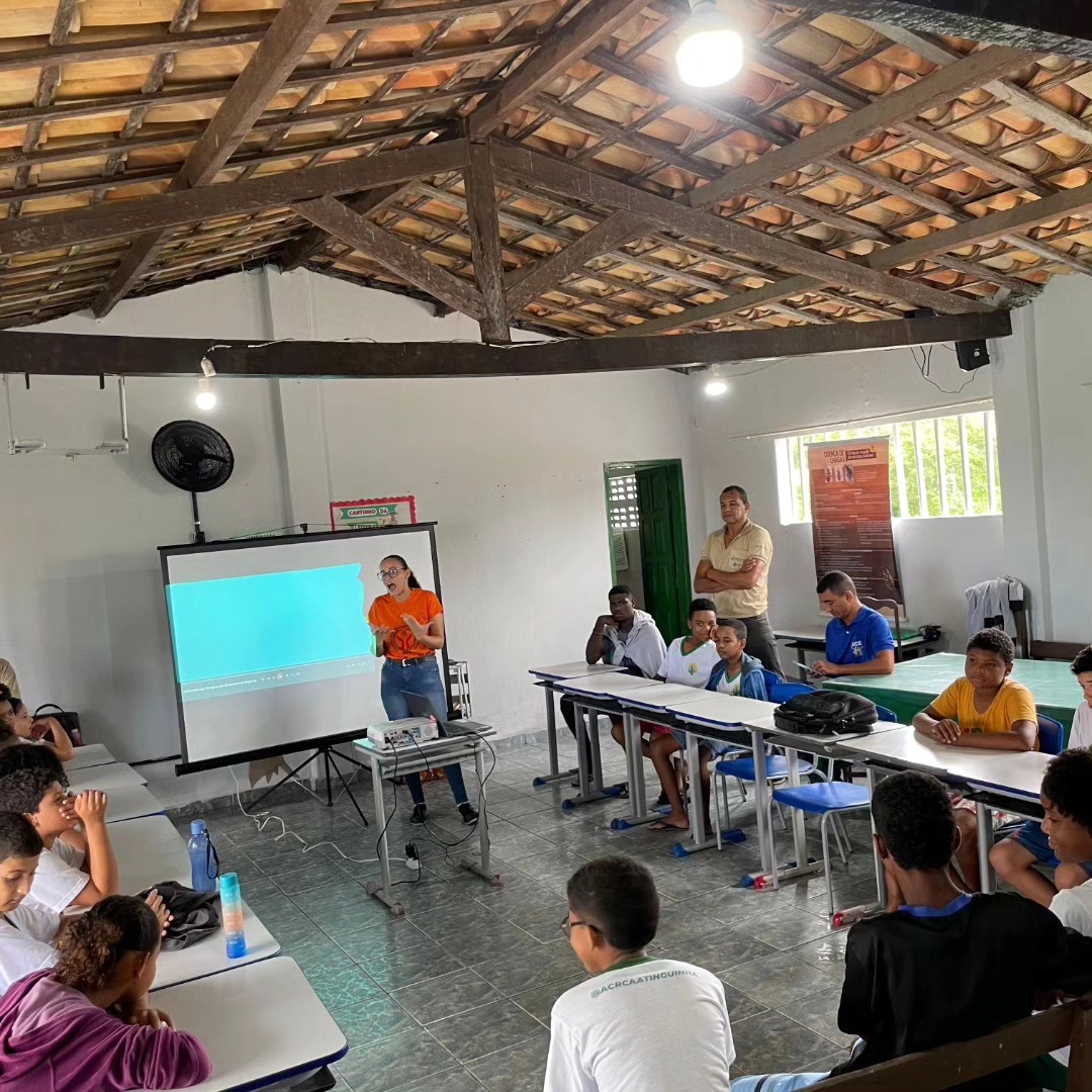 Ação na comunidade da Caatinguinha na luta contra dengue e doença de chagas 