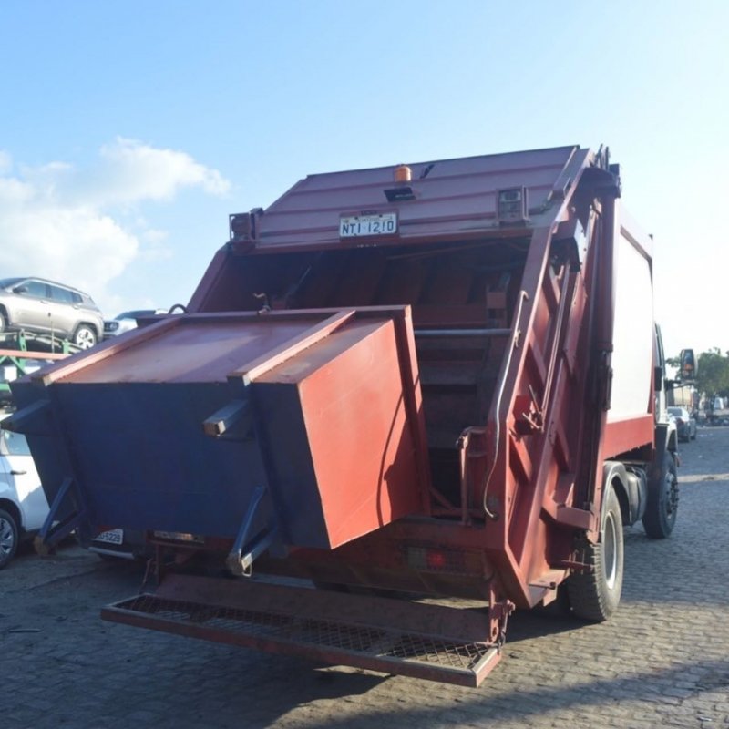 A prefeitura de Santo Estevão está implantando containers coletores de lixo em pontos estratégicos da cidade, visando o armazenamento de forma adequada dos resíduos. 