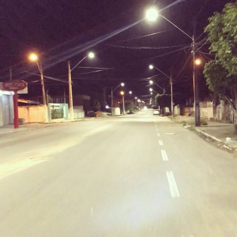 O serviço de modernização da iluminação pública com luminárias de led já chegou na avenida Castro Alves (do início da esquina da Praça Sete de Setembro até a praça do Bosque) e em breve chega à sua rua