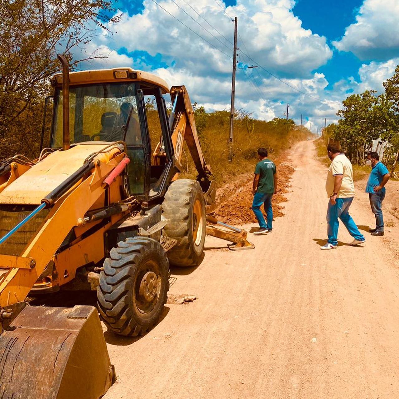 Prefeito visita obra de reforço da rede de abastecimento de água que beneficiará as regiões do Modelo, Viração e Boa Vista