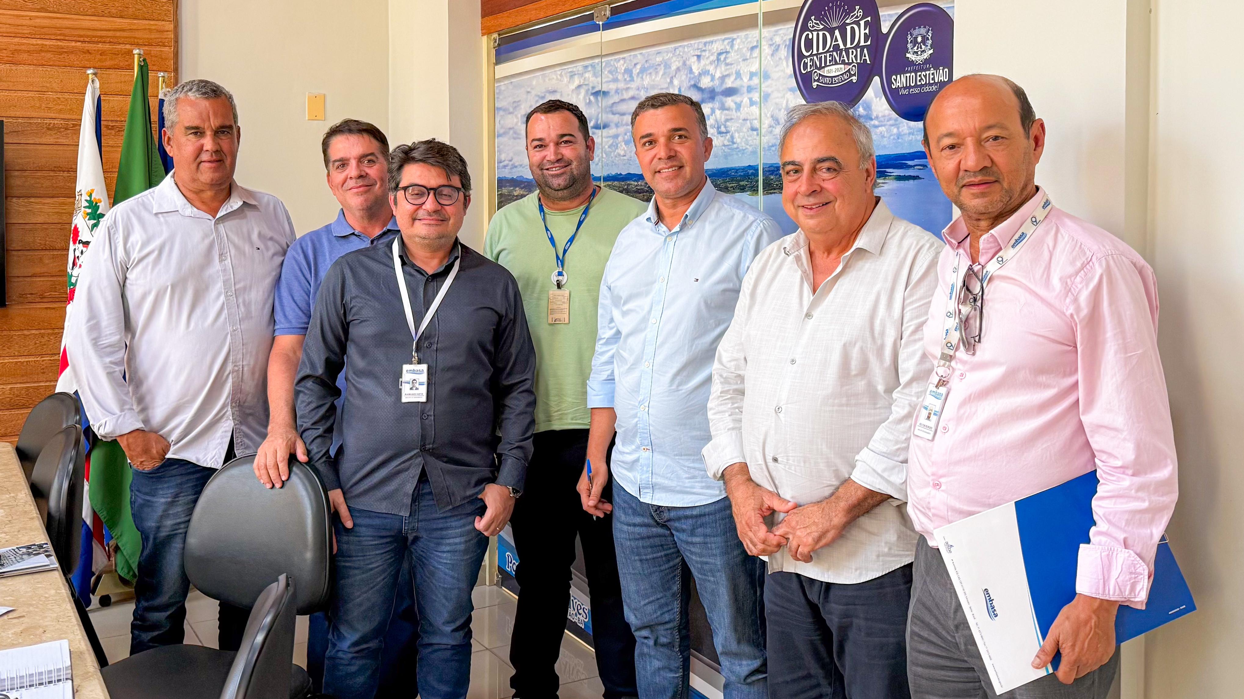 Prefeitura de Santo Estêvão discute melhorias no abastecimento e saneamento em reunião com a Embasa